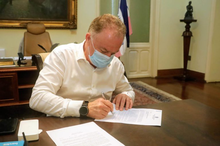 Casagrande anuncia bonificação de até R$ 3 mil para servidores da Saúde