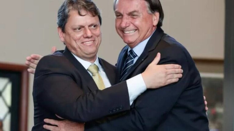 Ministro da Infraestrutura, Tarcísio Freitas, e Jair Bolsonaro