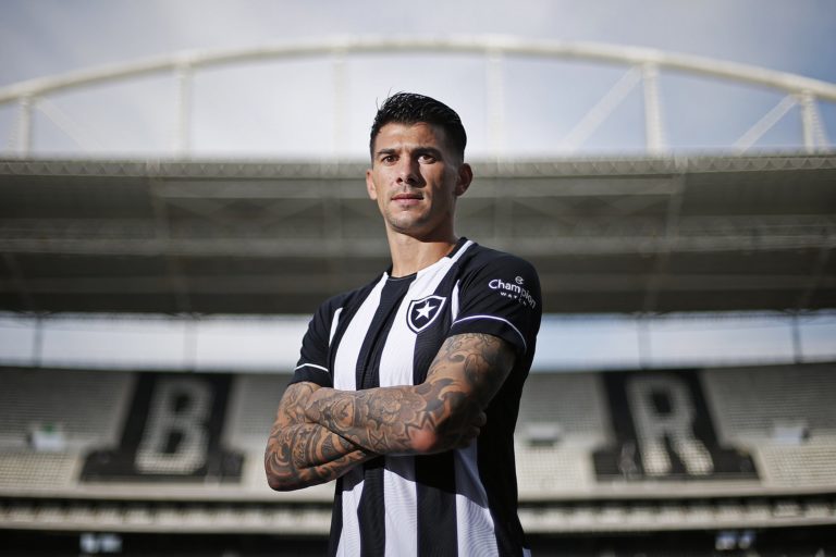 Botafogo anuncia as chegadas de Cuesta e Niko Hamalainen