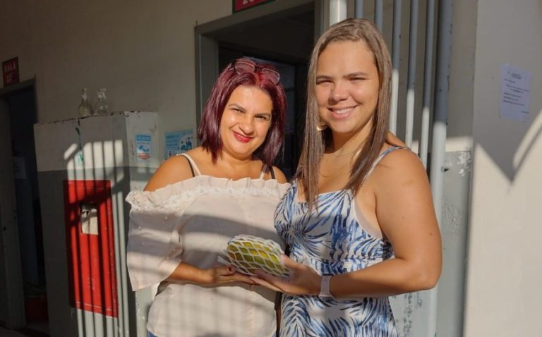 Escola do Interlagos desenvolve projeto de alimentação saudável com entrega de mamão às famílias   		