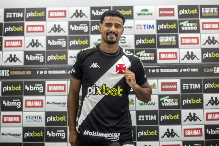 Reforços Gabriel Dias e Erick são relacionados pelo Vasco para encarar o CRB