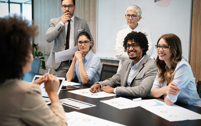 Dicas para evitar gafes em reuniões de trabalho