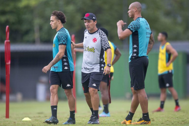 Vasco recebe o líder Bahia buscando entrar no G4 da Série B
