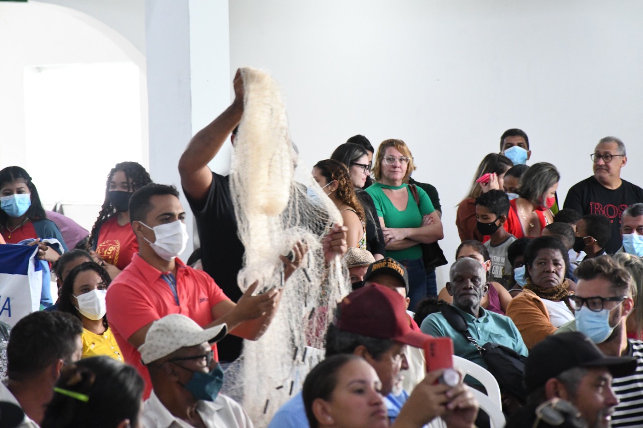 PARCERIA ENTRE MUNICÍPIO E COLÔNIA DE PESCADORES GARANTE A ENTREGA DE 350 REGISTROS DE PESCADORES PROFISSIONAIS E ARTESANAIS EM SÃO MATEUS