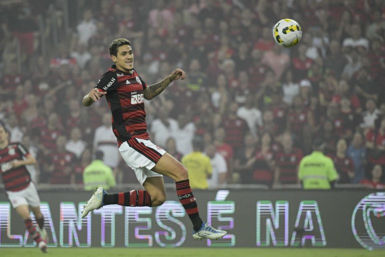 Pedro lamenta chances perdidas em empate do Flamengo