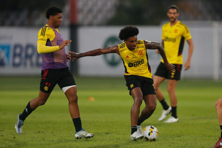 Vitinho encerra conversa por renovação e deve sair do Flamengo