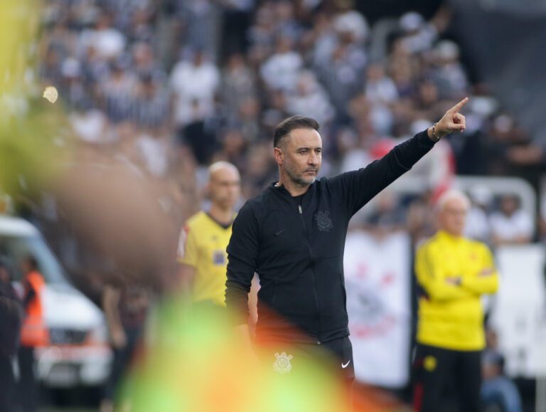 Vítor Pereira é absolvido por expulsão em jogo do Corinthians contra o Flamengo