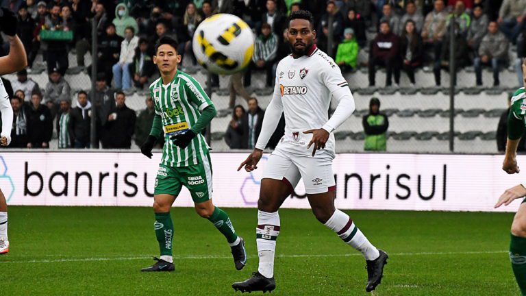 Zagueiro Luccas Claro solicita rescisão contratual com Fluminense; veja detalhes