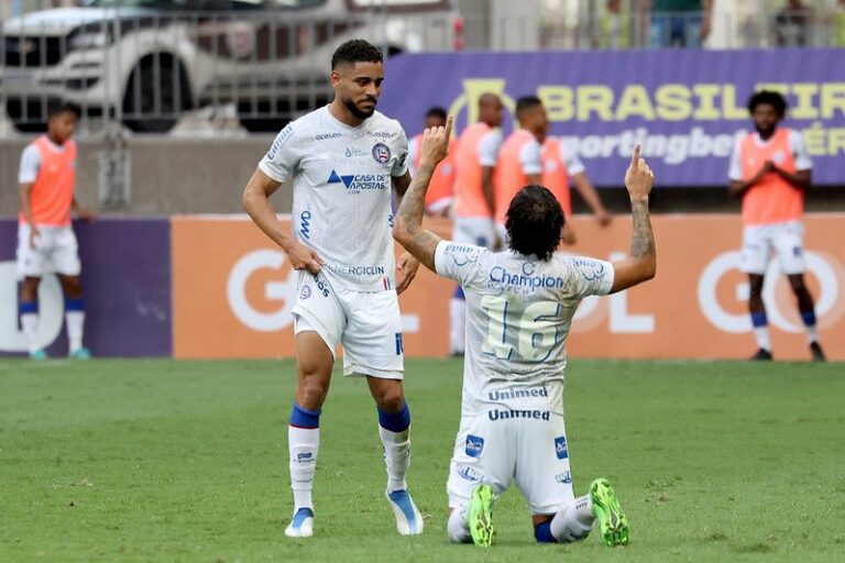 Goulart vai de vilão a herói e Bahia bate o Vasco em duelo no G4 da Série B