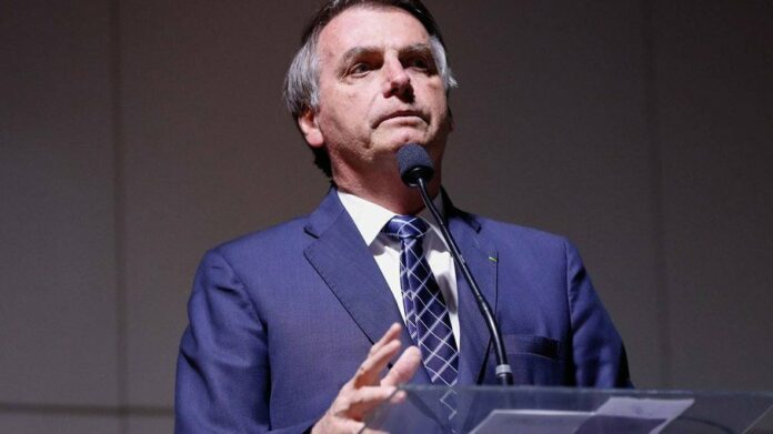 Bolsonaro prevê reajuste insuficiente de salário de servidores para 2023