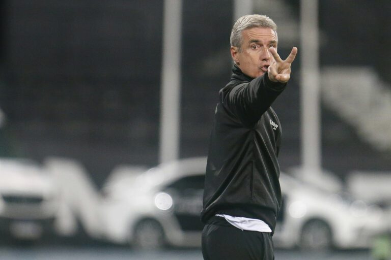Luís Castro fala sobre mudanças no Botafogo desde que chegou