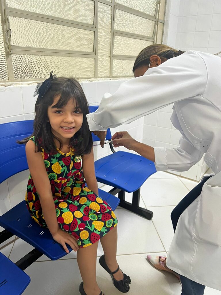 Saúde continua vacinação contra poliomielite, covid, gripe e multivacinação