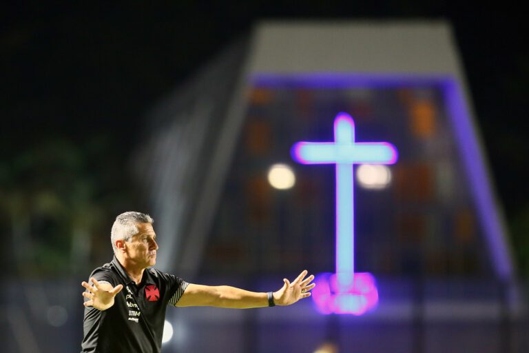 Jorginho justifica Yuri na reserva do Vasco em derrota frente ao Sampaio