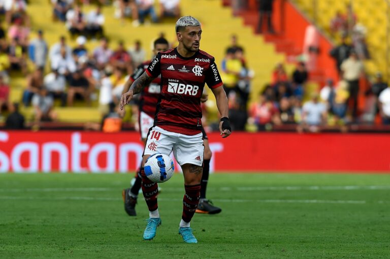 Arrascaeta se despede de Dorival Jr. e agradece “ensinamentos” no Flamengo