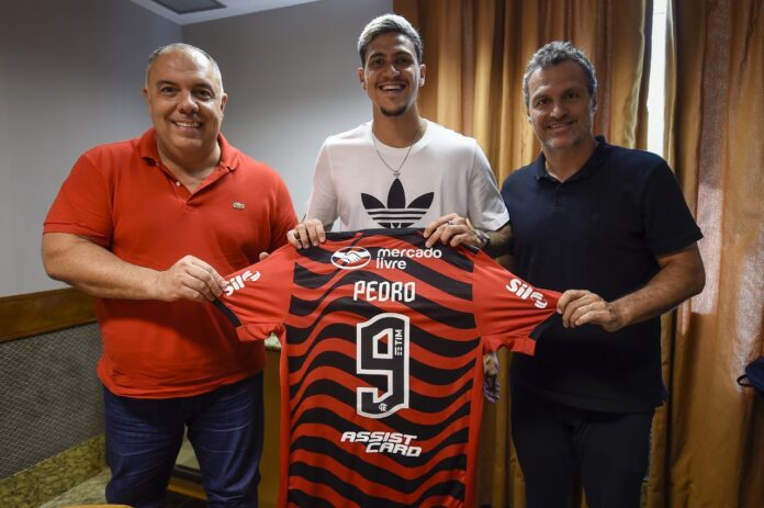 Flamengo renova contrato com Pedro até dezembro de 2027