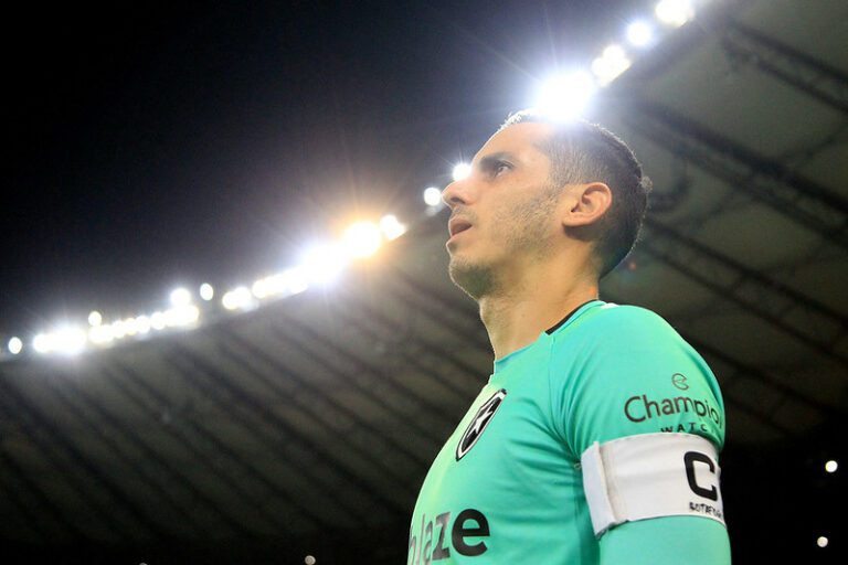 Botafogo renova com goleiro Gatito Fernandez até 2024