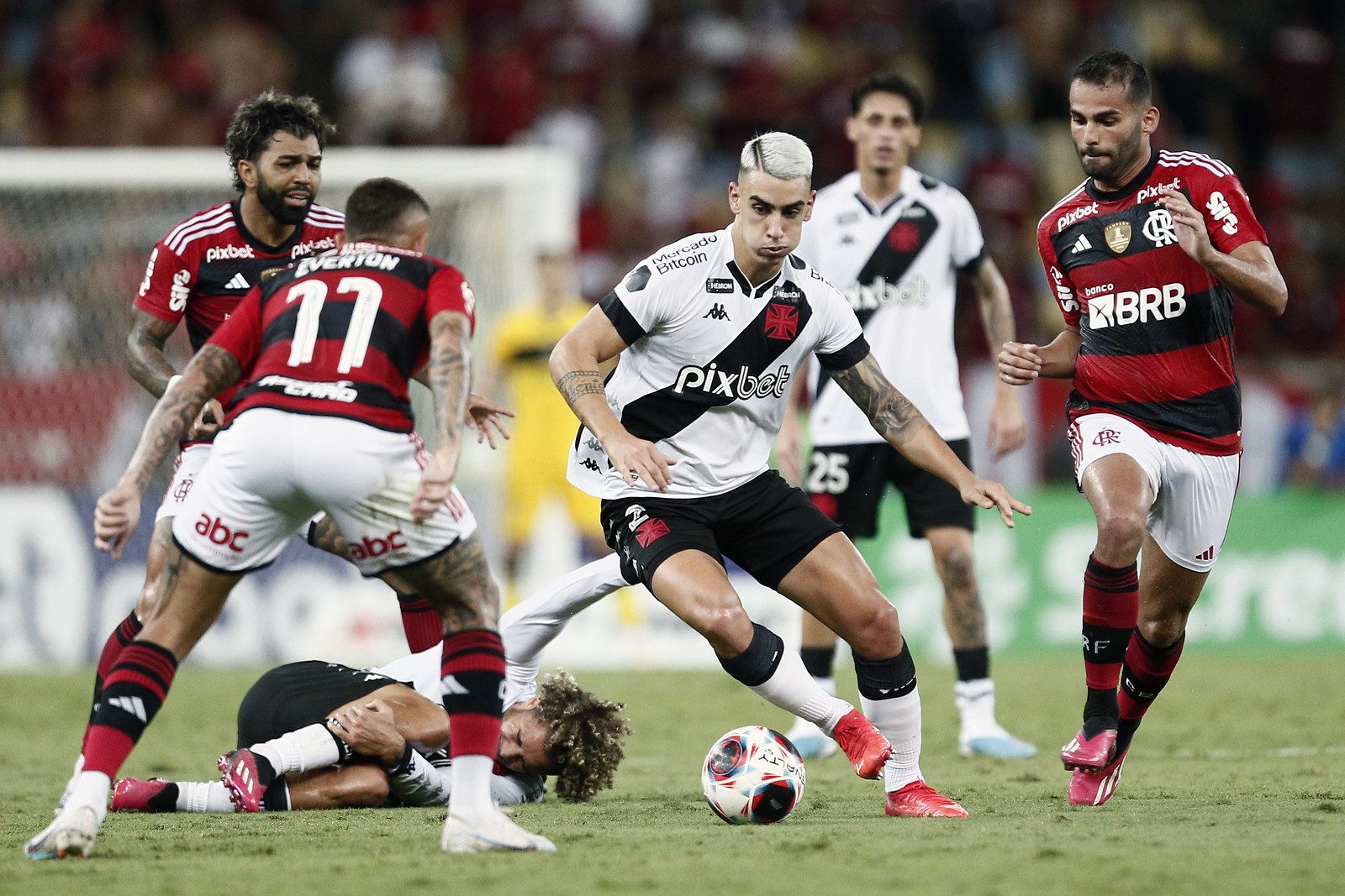 Isso é ser Vasco, o Gigante da Colina. — sou-vasco: É o Flamengo