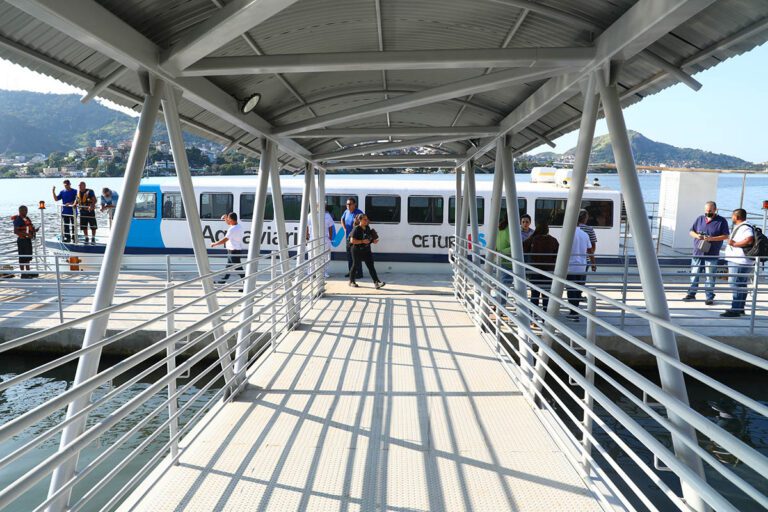 Deputados visitam estação do Aquaviário
