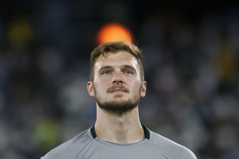 Ex-São Paulo, Lucas Perri é o goleiro com mais defesas feitas no início do Brasileirão