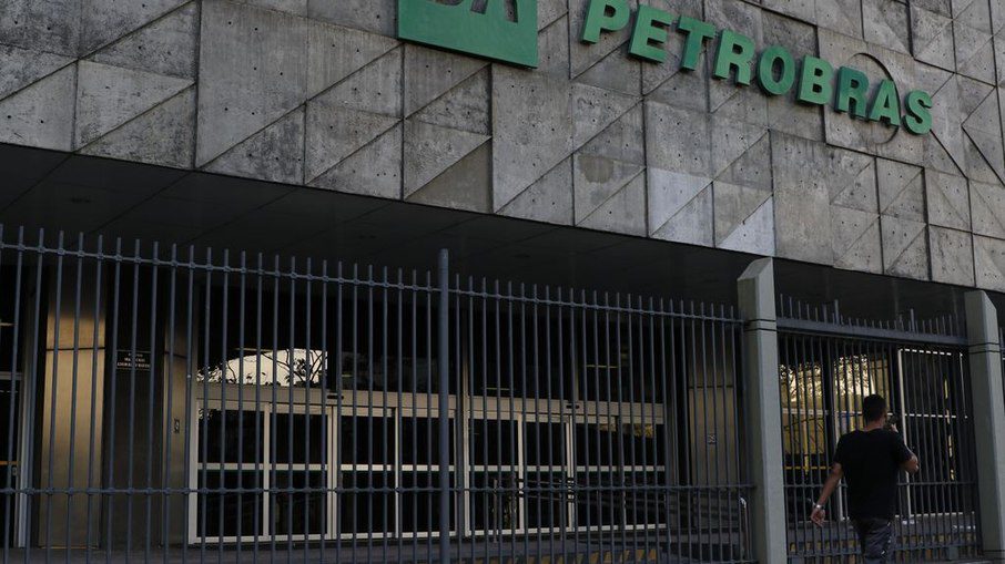 Petrobras vai pagar R 24 bilhões em dividendos aos acionistas