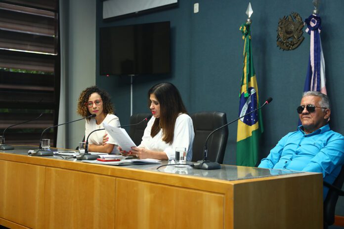 Trabalho de assistentes sociais é pauta de reunião