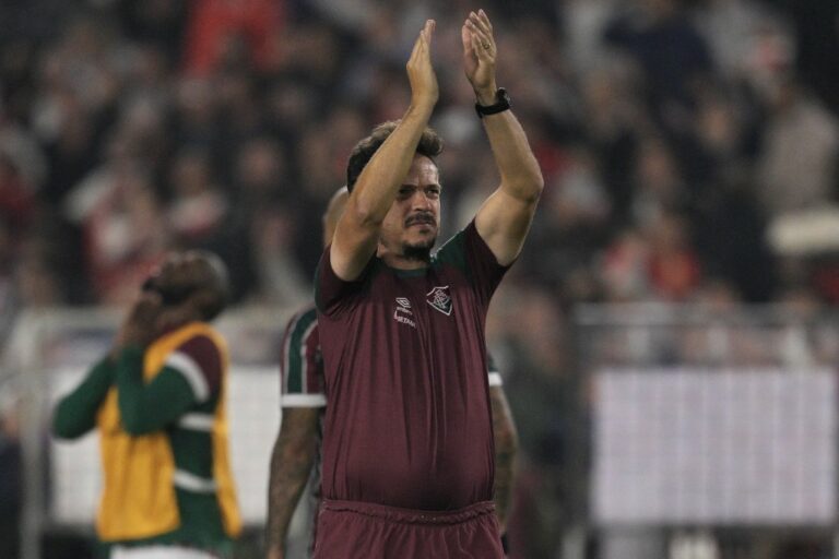 Fernando Diniz exalta postura do Fluminense contra o River Plate