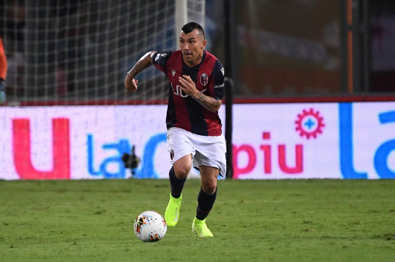 Reforço do Vasco, Medel vem de poucos jogos pelo Bologna e segue