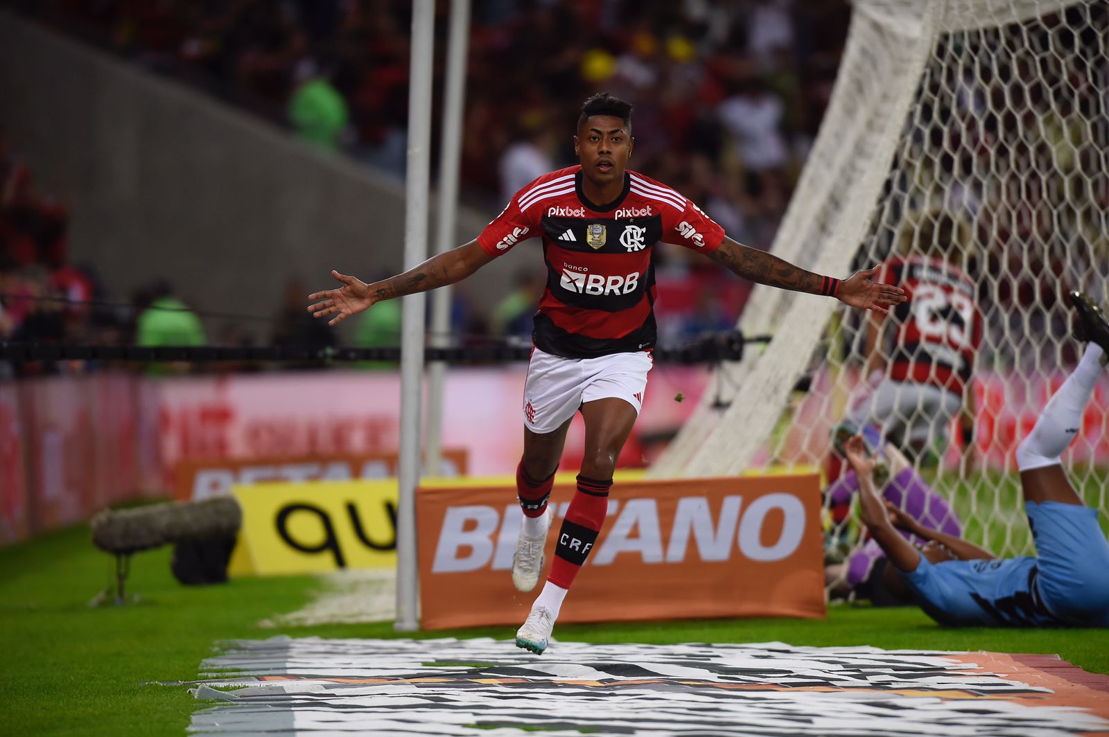 Boa notícia! Bruno Henrique se aproxima de retorno no Flamengo