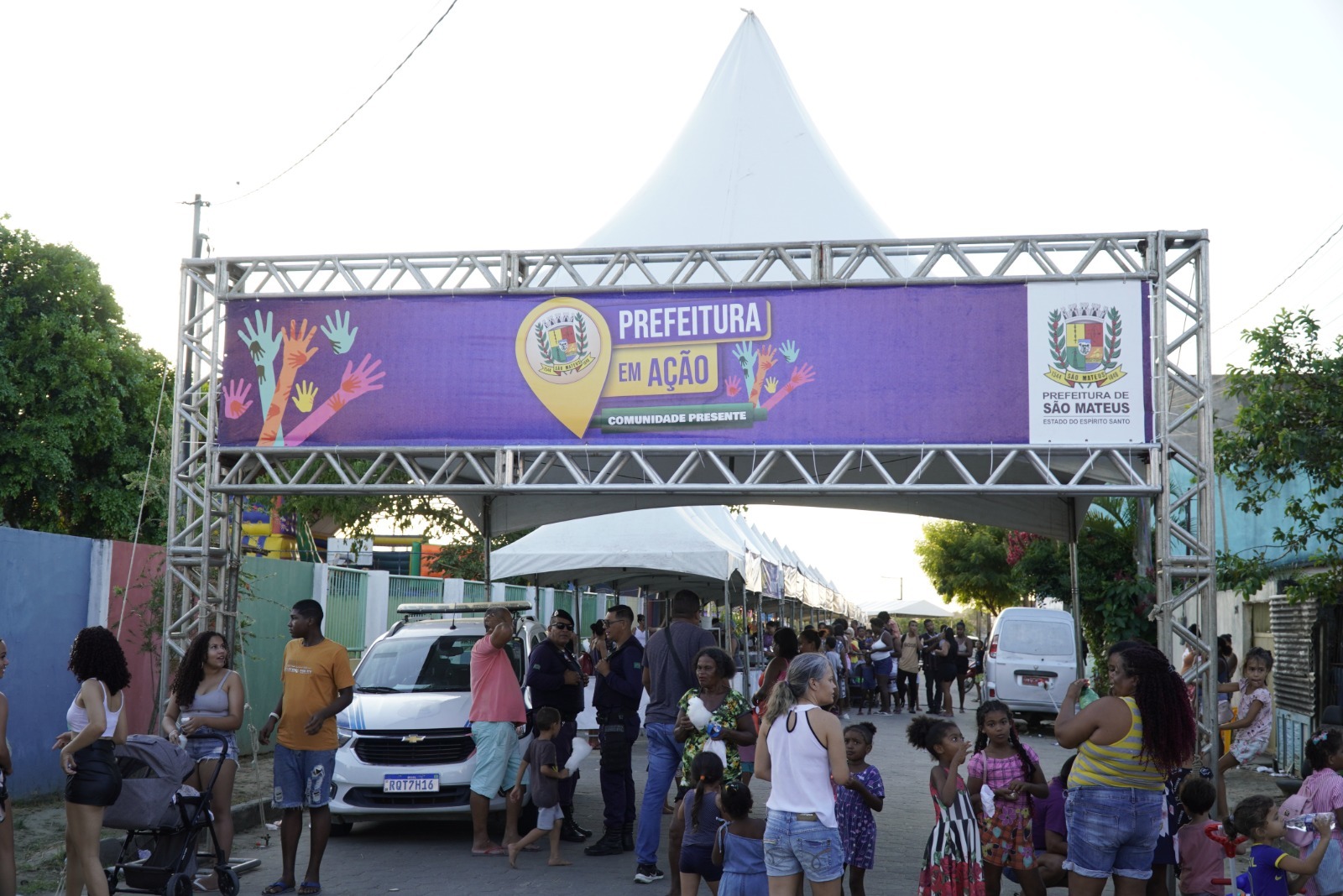 PREFEITURA EM AÇÃO – COMUNIDADE PRESENTE: AS EQUIPES ESTÃO NO BAIRRO COHAB E DÁ ATÉ PARA EMITIR CARTEIRA DE IDENTIDADE